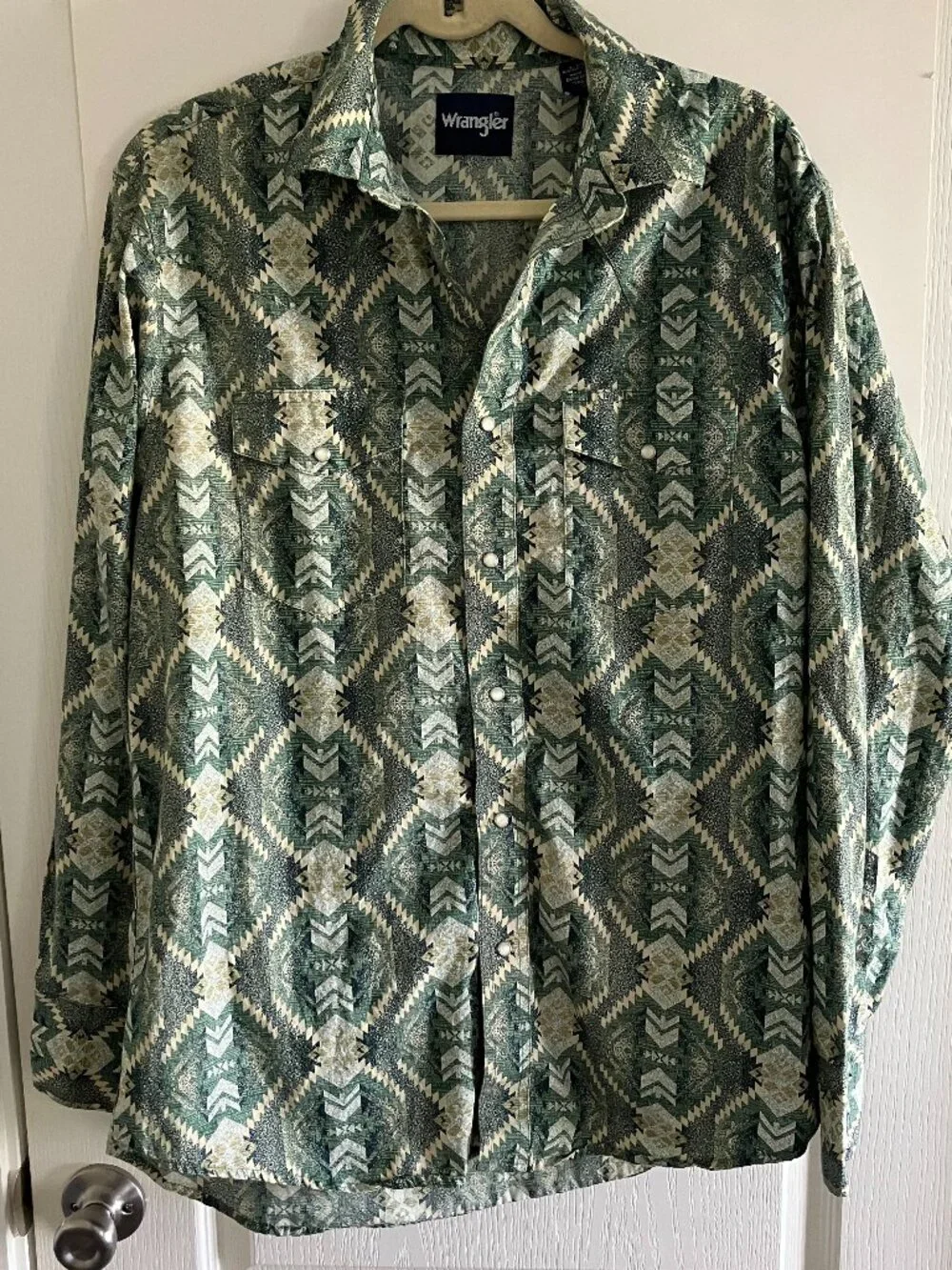 Wrangler Shirt Mens Large Green/Tan Aztec Western Pearl Snap Long Sleeve Casual. - Picture 1 of 11